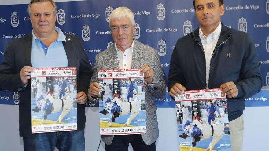 Mario Muzas, Manel Fernández y Daniel Benavides, ayer en la presentación en el Concello. // José Lores