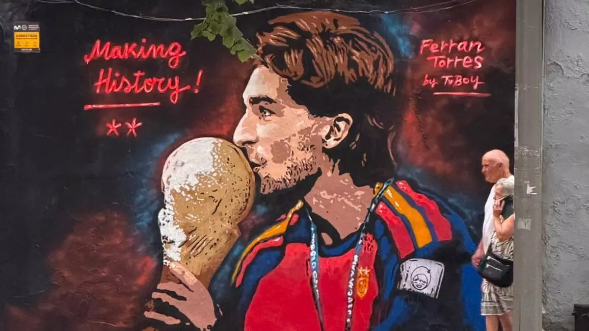 Vídeo | Vandalizado el mural de TVBoy dedicado a Ferran Torres tras numerosos mensajes en X que instaban a destrozarlo