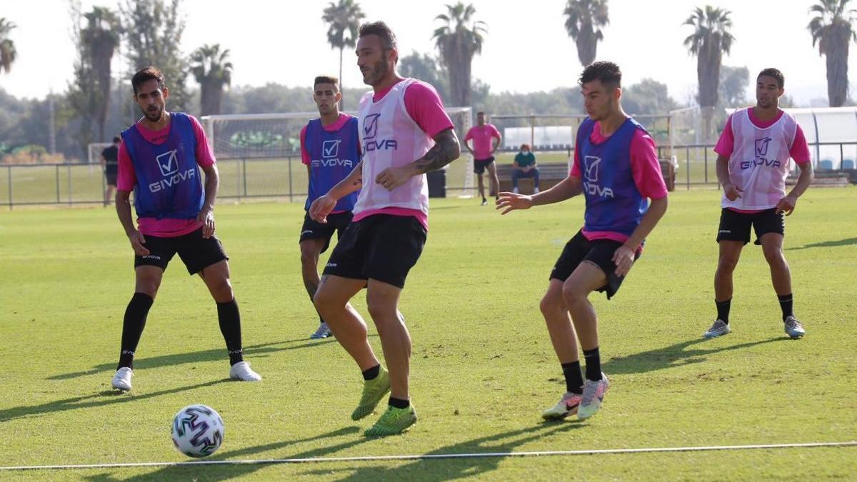 El Córdoba CF regresa al trabajo con la ausencia de Iván Robles