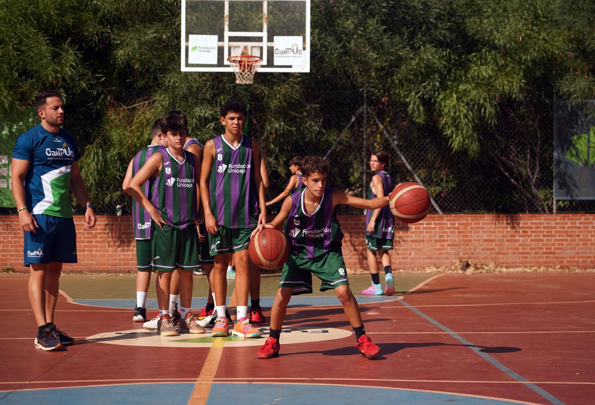 Diversión, juegos y mucho baloncesto en el campus de verano organizado por la Fundación Unicaja.