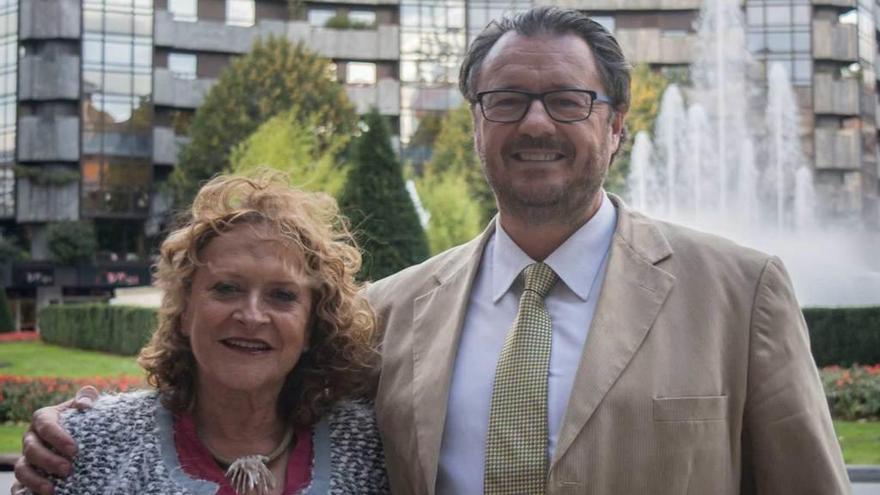 María Jesús Rodríguez Dintén y Jordi Moya, ayer, en Oviedo.