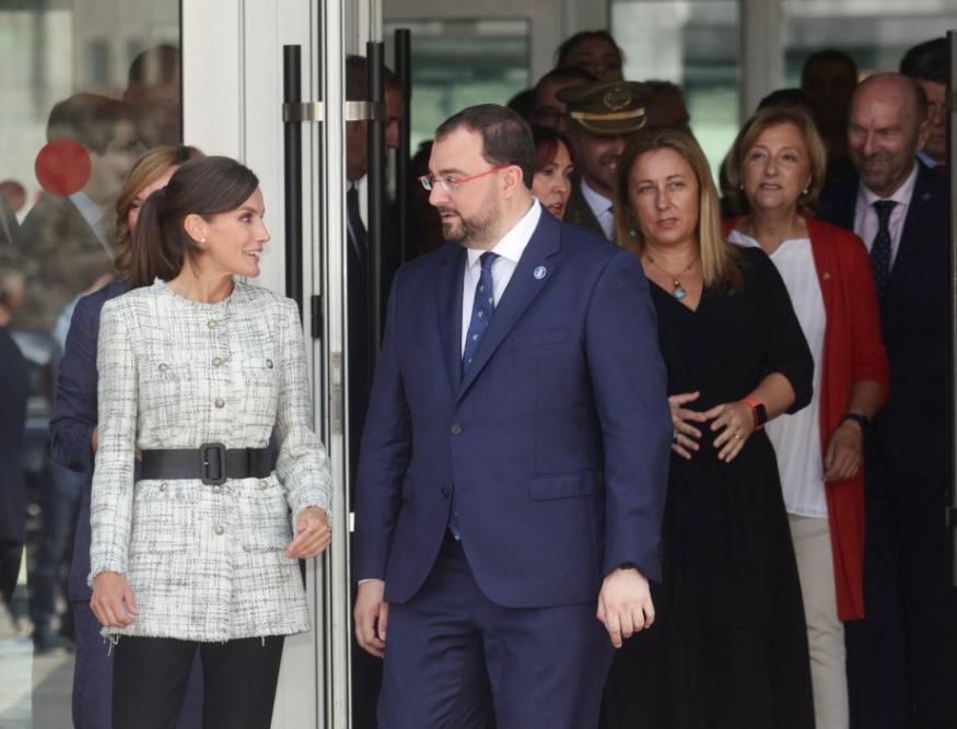 La Reina Letizia inaugura el curso de FP en el Cislan de Langreo