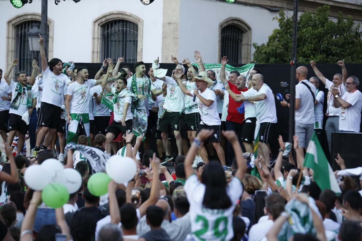 El Córdoba CF Futsal celebra el ascenso en Las Tendillas