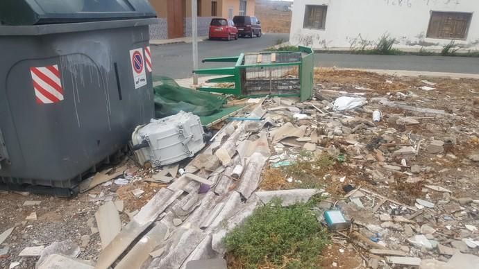 Ojos de Garza llena de basura