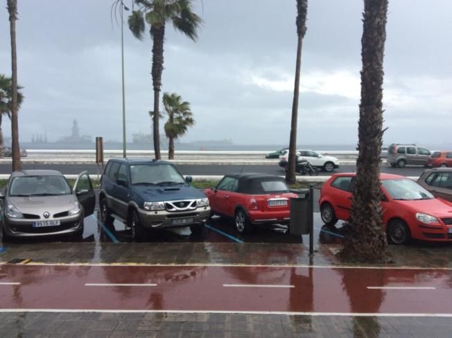 Lluvia y arco iris en la capital grancanaria (30/03/2016)