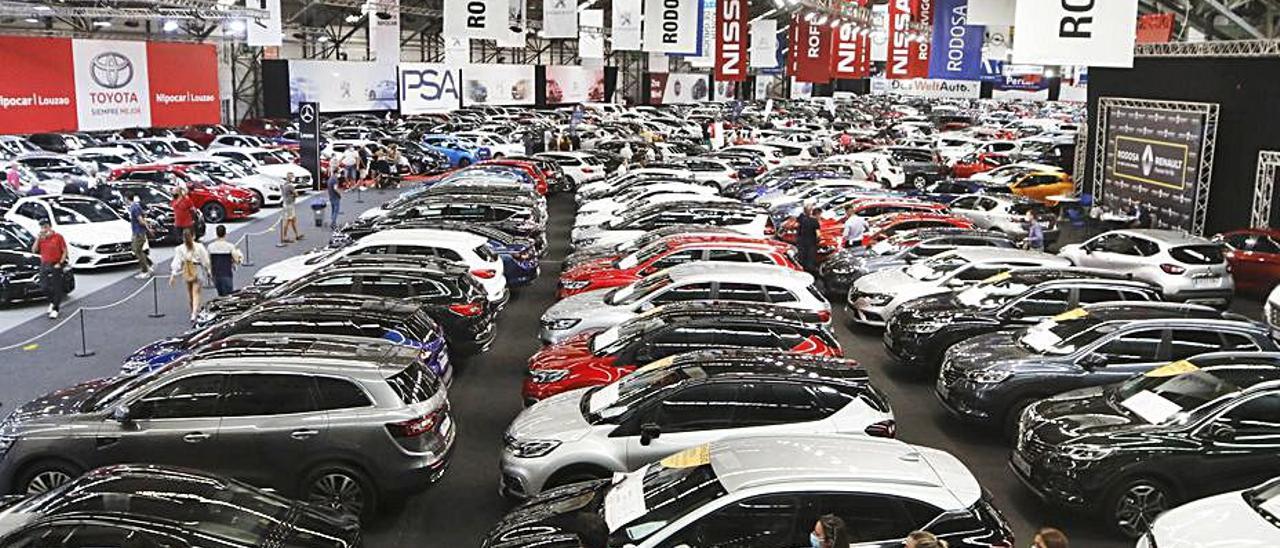 El salón del automóvil, de los pocos grandes eventos celebrados este año en Cotogrande por el impacto de la pandemia. |   // ALBA VILLAR