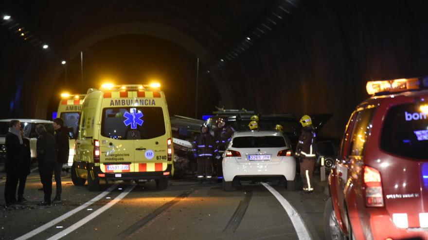 Sis ferits en un túnel de la C-55, a Súria, en un accident múltiple