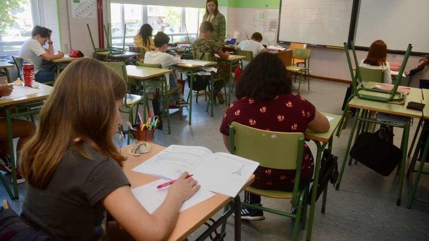 Prueba de reválida en el colegio Manuel Vidal Portela. // Rafa Vázquez