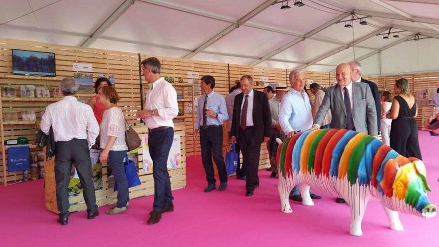 Un aspecto de parte del concurrido puesto del Concello de Lalín, ayer, en la Feira de Expocidades que hasta mañana se celebra en la localidad portuguesa de Vila Real.