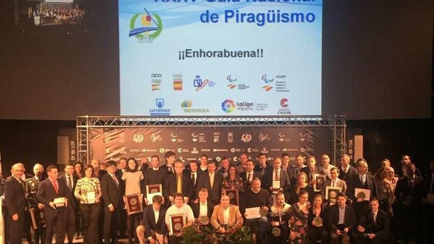 Foto de familia de los premiados en la gala. // Federación Española