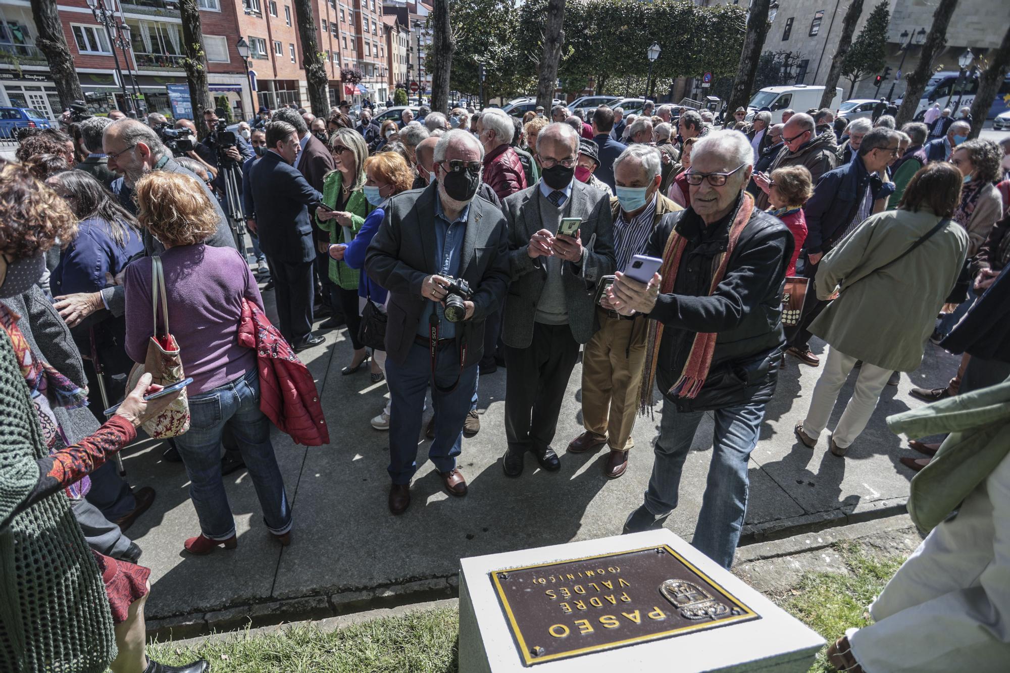 EN IMÁGENES: Así fue el descubrimiento de la placa “Paseo Padre Valdés“