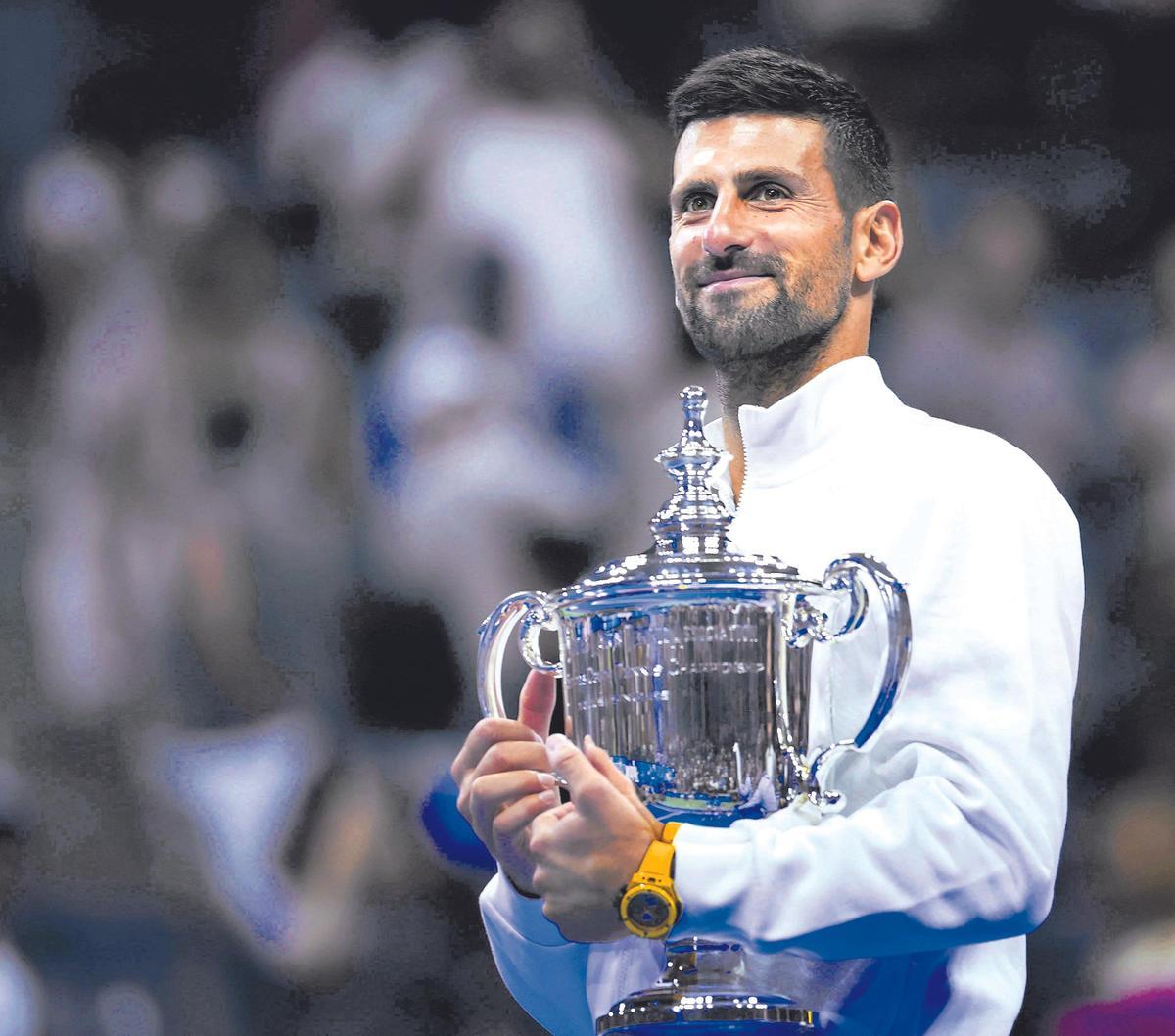 25 de enero. Djokovic gana su décimo Abierto de Australia, su tercer Roland Garros, su cuarto Abierto de Estados Unidos y supera a Rafa Nadal como el tenista con más Grand Slams de la historia. 25 de enero. Djokovic gana su décimo Abierto de Australia, su tercer Roland Garros, su cuarto Abierto de Estados Unidos y supera a Rafa Nadal como el tenista con más Grand Slams de la historia.