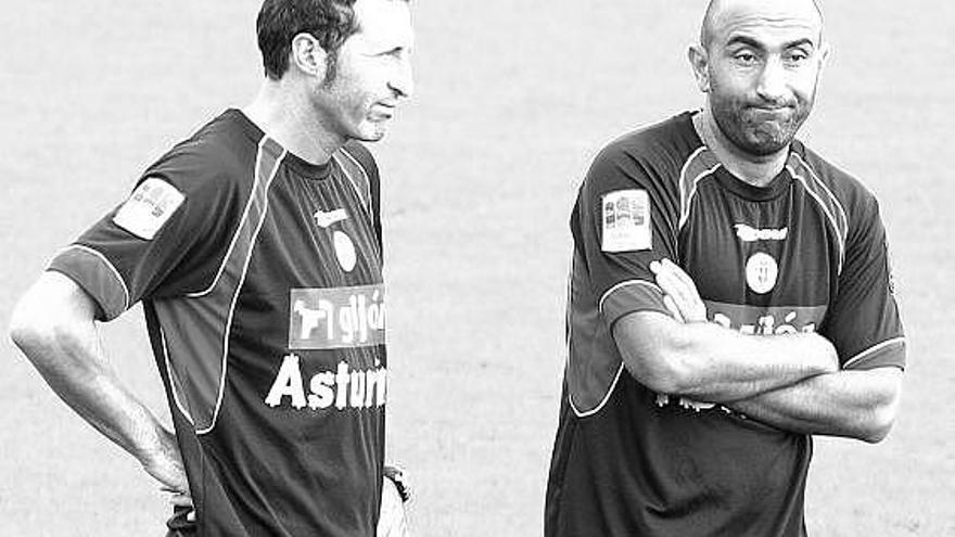 Abelardo, a la derecha, en el entrenamiento, junto a su ayudante Tomás Hervás.