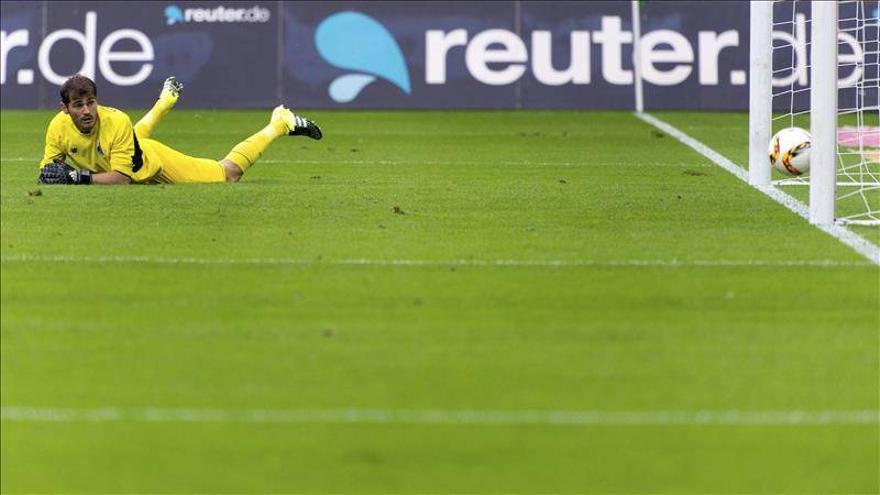 Casillas encaja dos goles en la primera derrota del Oporto (2-1)