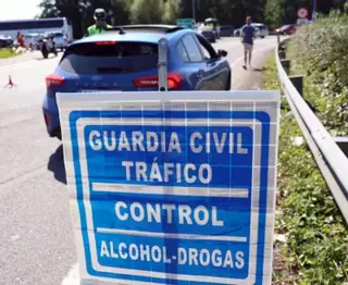 Tráfico saca cada día de la carretera a cinco conductores de riesgo en Galicia
