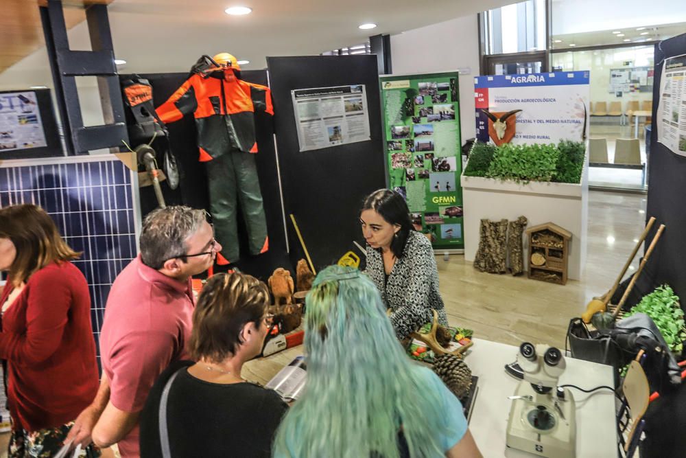 Orihuela inauguraba la segunda Feria de Formación Profesional destacando las especialidades propias que se imparten en la ciudad.