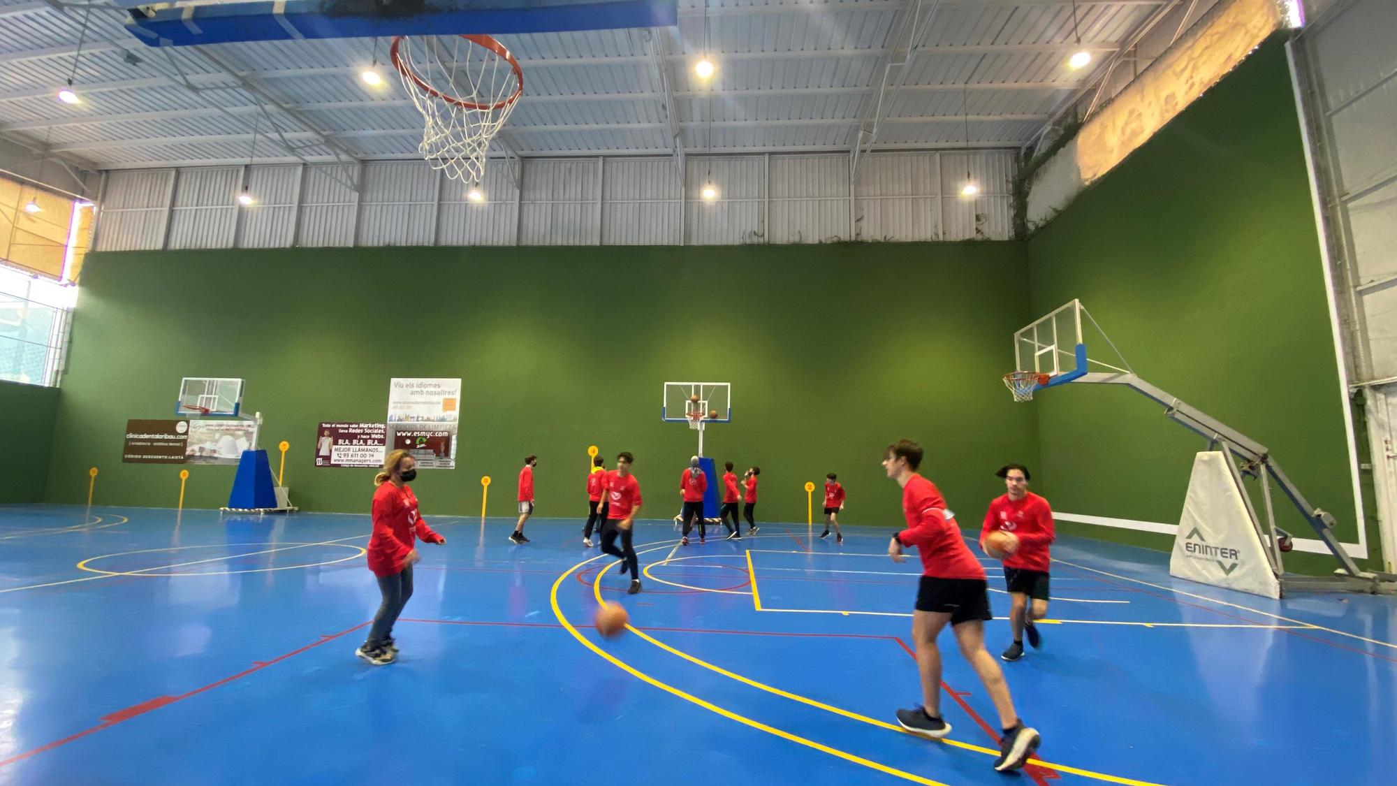 Jornada inclusiva de baloncesto en Barcelona.