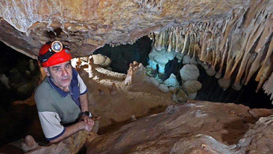 El autor principal del estudio, en Cala Varques