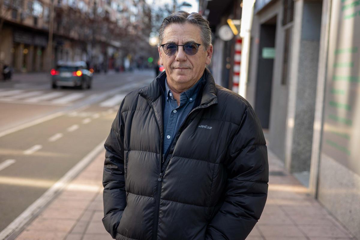 Miguel Ángel Blasco, veterano afiliado del PAR, en el zaragozano barrio de Las Fuentes, esta semana.