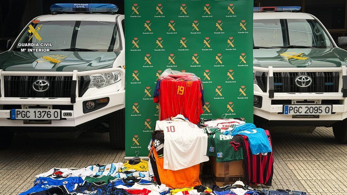 Un vecino de A Laracha, entre los cuatro investigados por vender prendas deportivas falsificadas