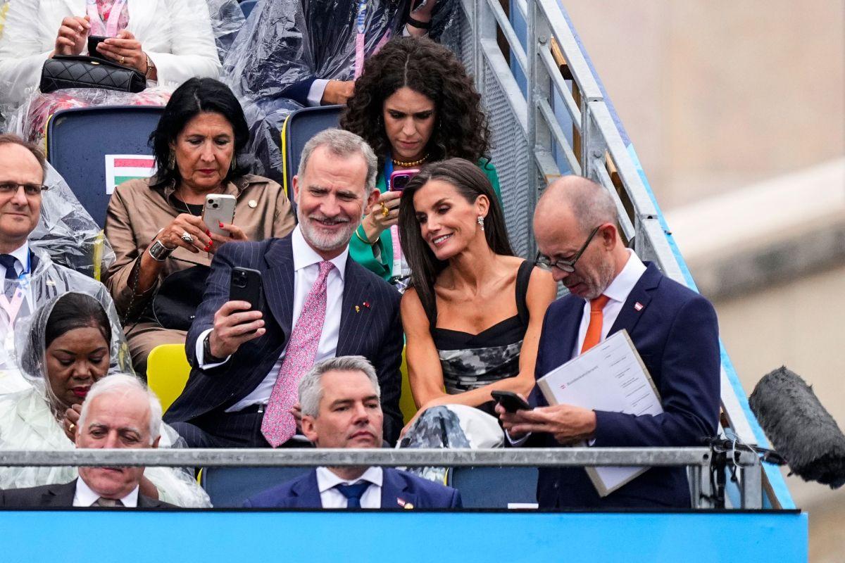 La reina Letizia en la inauguración de los Juegos Olímpicos junto al rey Felipe