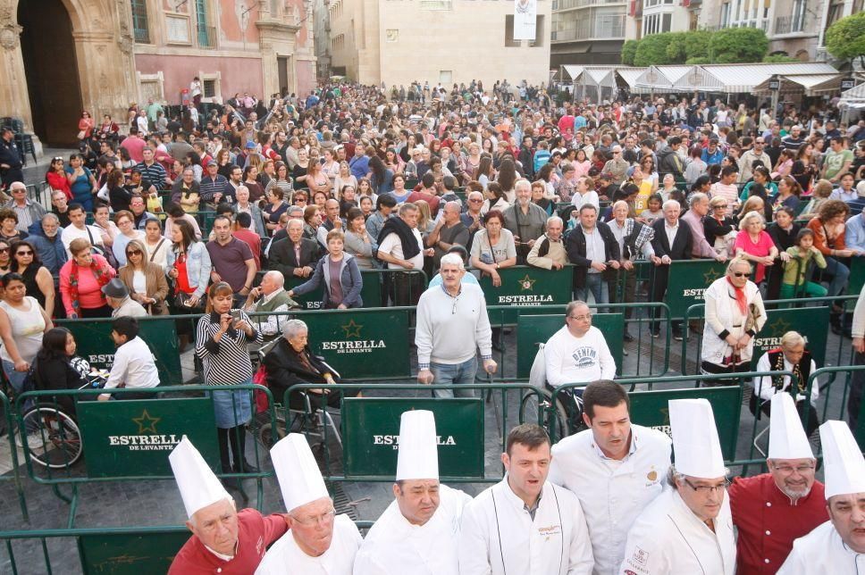 Reparten más de 10.000 Pasteles de Carne en la pla