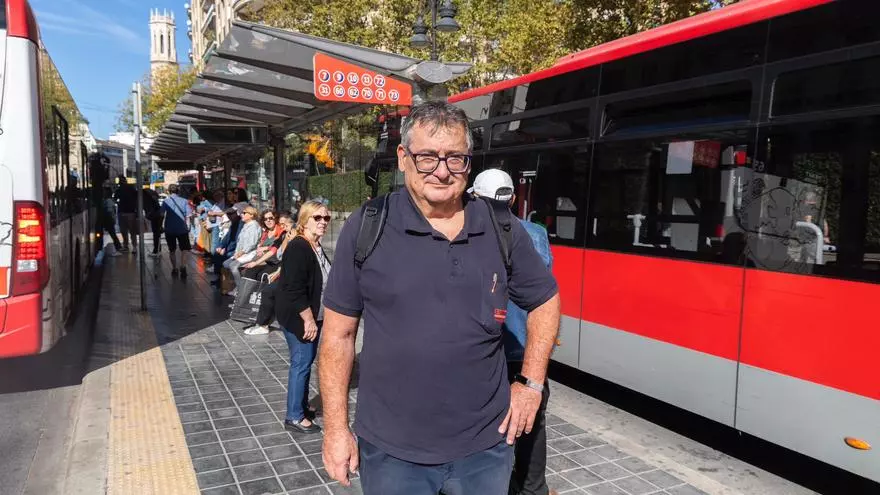 Un conductor de la EMT auxilia a una mujer que estaba siendo agredida en el bus