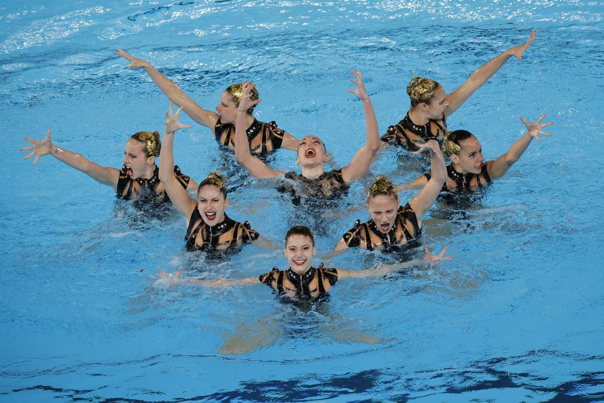 España da el gran salto y regresa con el bronce al Olimpo de natación artística. El equipo español de natación artística se luce en la definitiva rutina acrobática y logra la medalla de bronce, el primer metal en la disciplina desde Londres 2012.