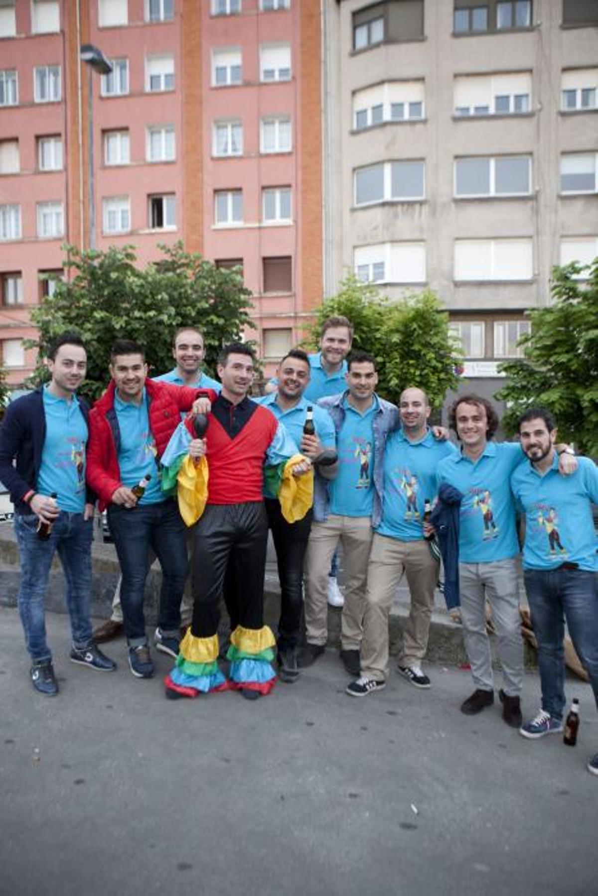 Despedidas de soltero en las calles de Gijón.