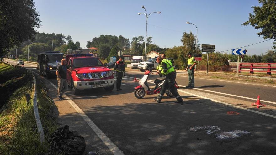 Accidente de este mediodía en Valga. // Iñaki Abella