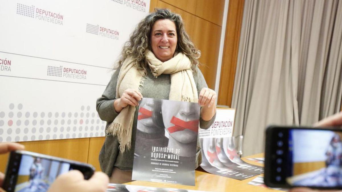 La diputada provincial María Ortega presentó la jornada.  | // RAFA ESTÉVEZ