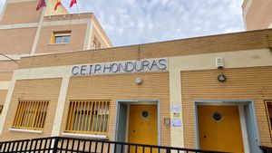 Fachada principal del CEIP Honduras, en Villa de Vallecas.