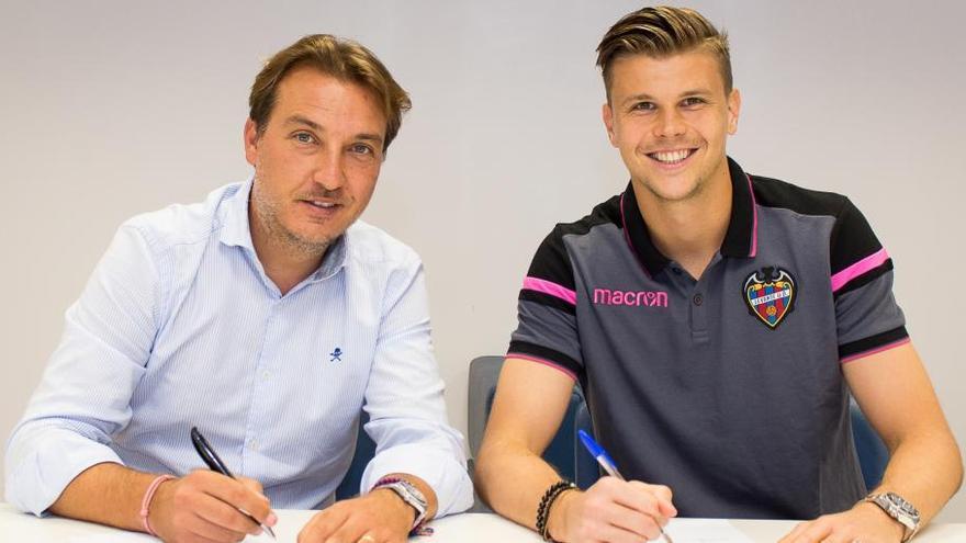 El &#039;canguro&#039; Langerak ficha por el Levante hasta 2019