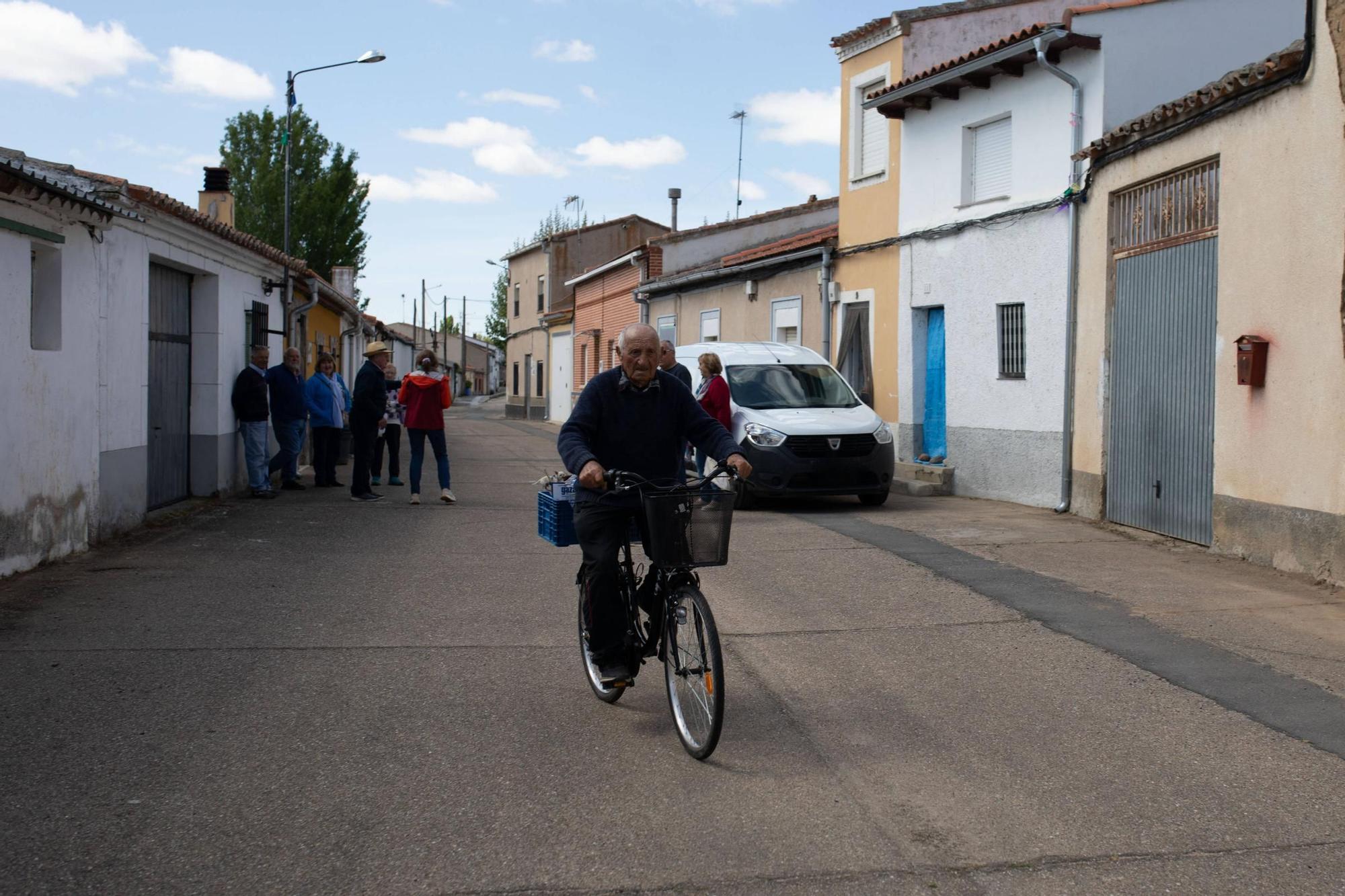 GALERÍA | Olmo de la Guareña se resiste a perder el bar