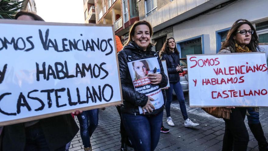 Manifestación en Torrevieja contra el decreto de plurilingüismo