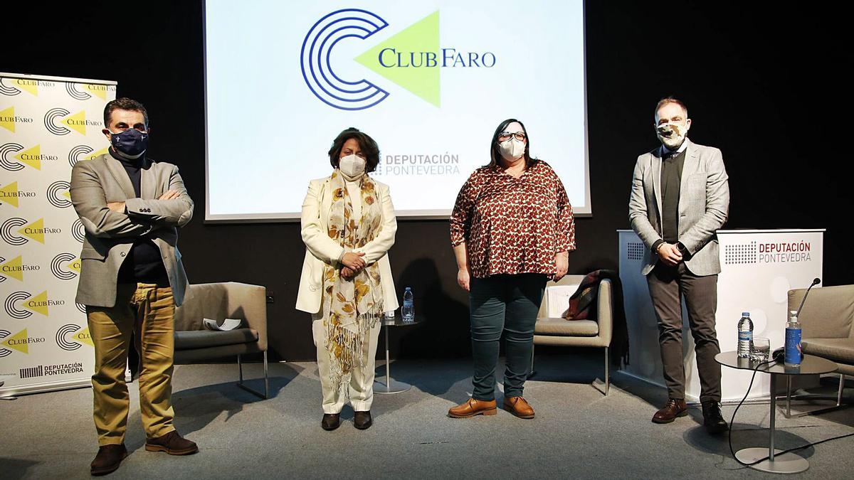 De izq. a dcha., José Luis Barreiro, Susana García-Baquero, Ana García Costas y Félix Durán Garrido, ayer en el Club FARO. |   // RICARDO GROBAS