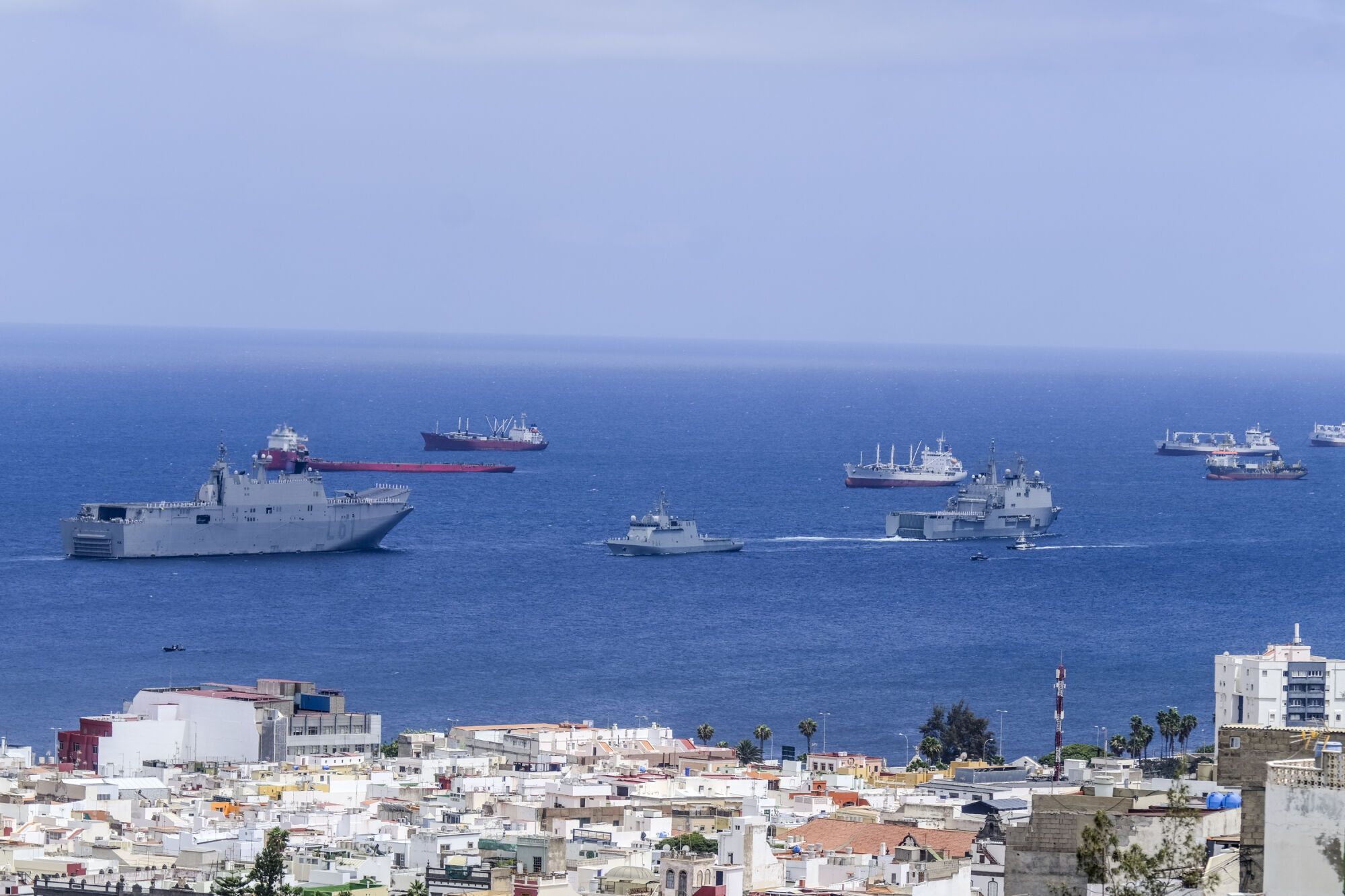 Los actos por el Día de las Fuerzas Armadas en Las Palmas de Gran Canaria, en imágenes