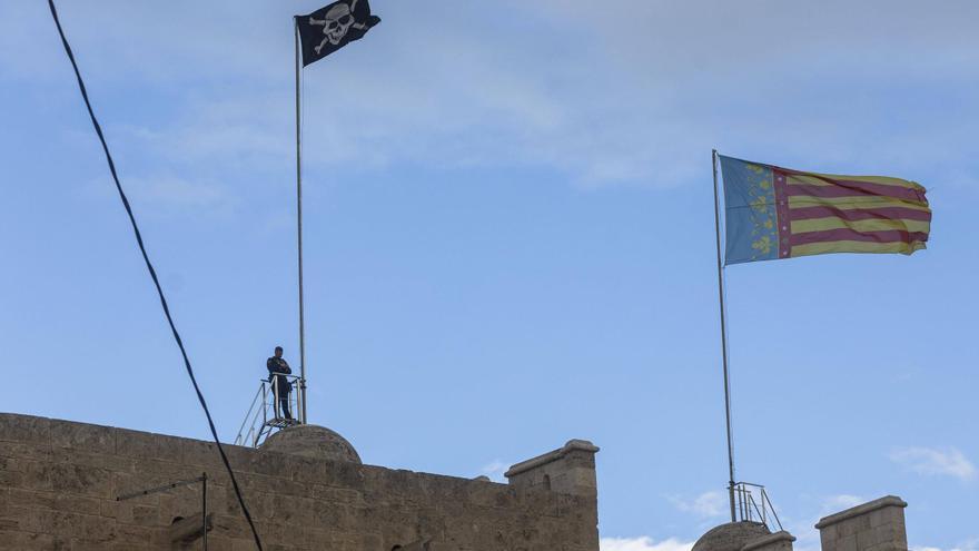 Las Torres de Quart amanecen con una bandera pirata