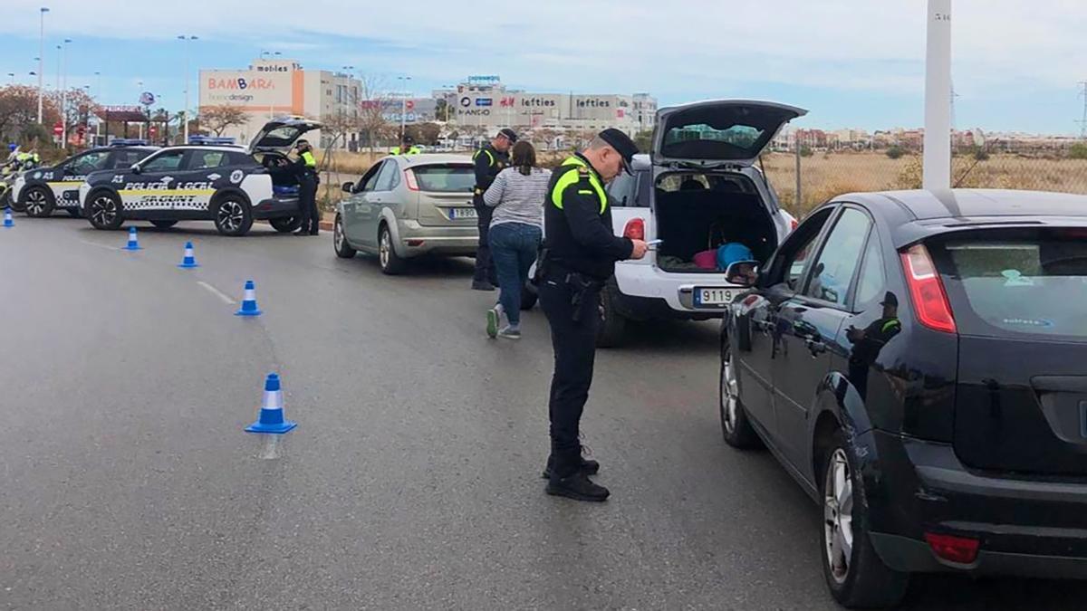 Un control de la Policía Local de Sagunt.