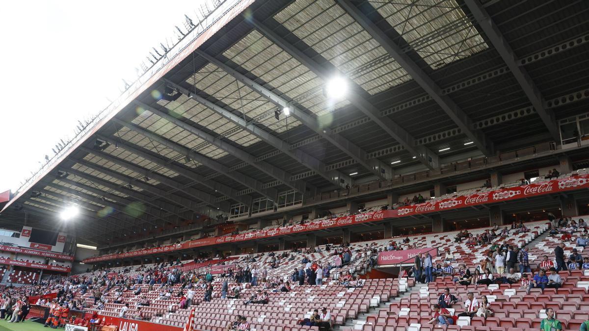 Techumbre de la Tribunona del estadio del Molinón