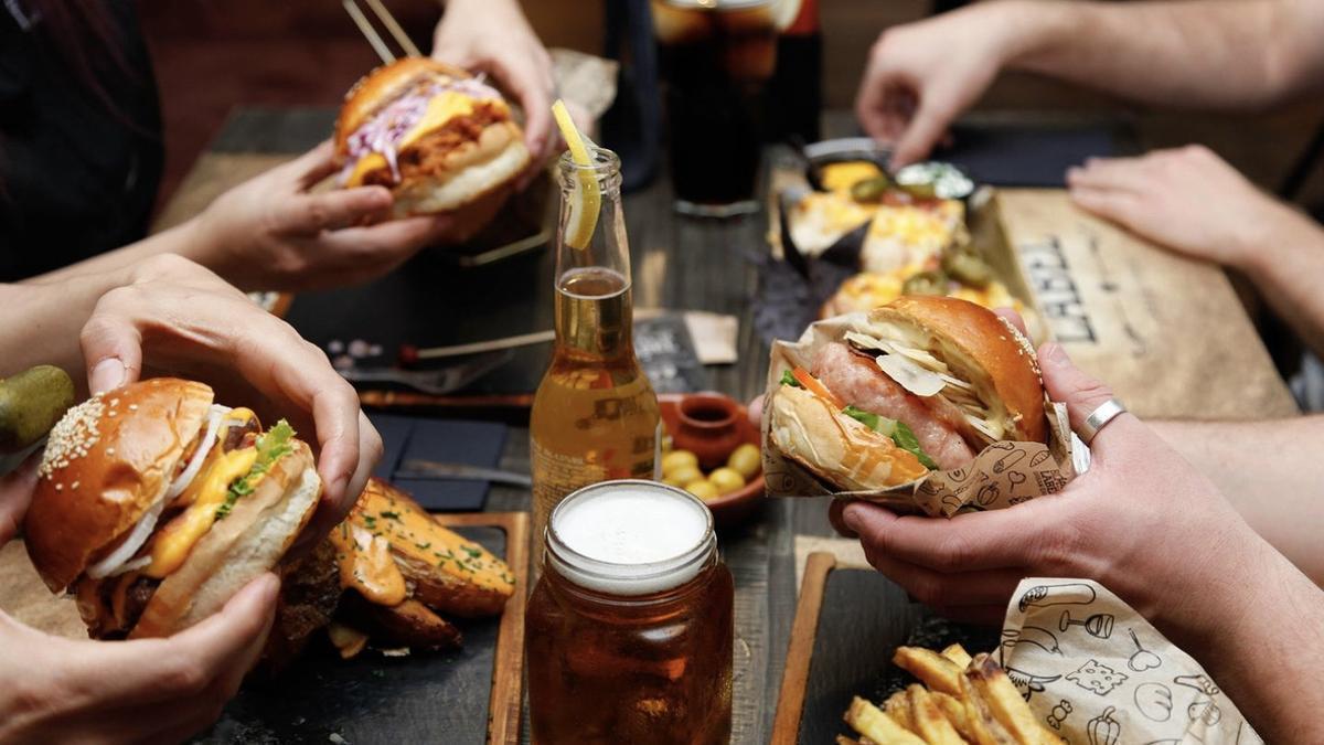 ‘Smash burger’ vs. hamburguesa normal: te contamos las elecciones de los mejores chefs de Madrid.