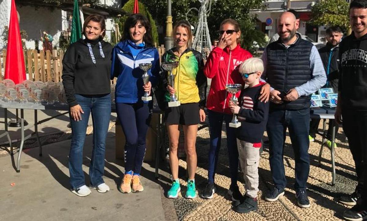 Podio femenino de la carrera del circuito provincial de carreras populares.