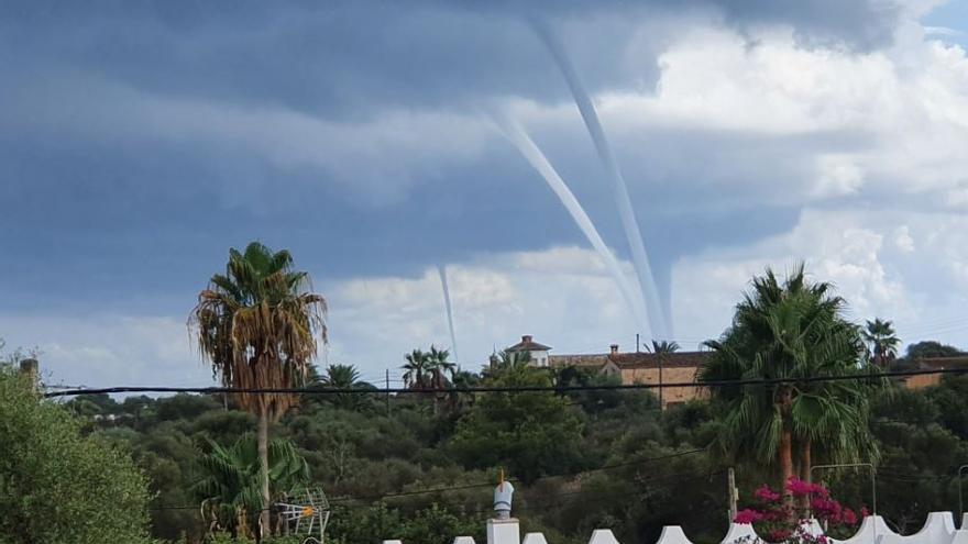 Se forman cuatro espectaculares mangas marinas en Santanyí