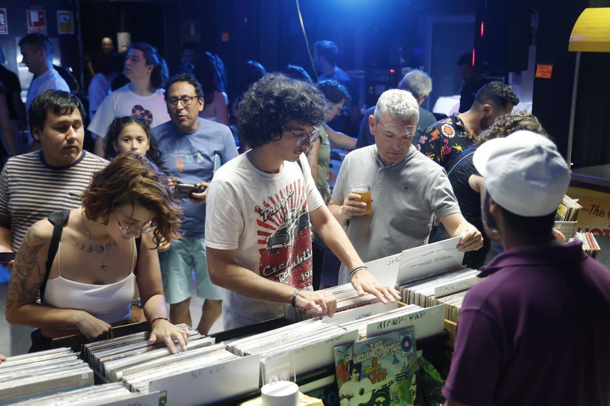 La Feria del Disco Nocturna, en imágenes
