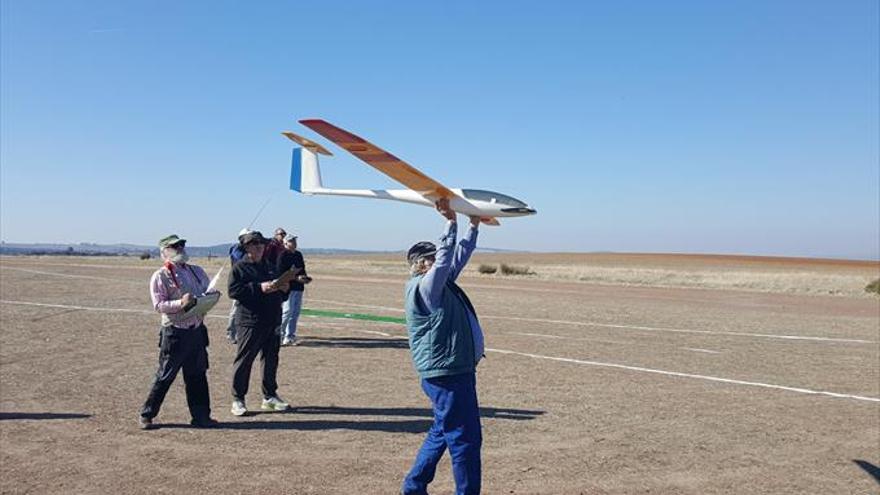 El espectáculo de los veleros de radio control, en competición