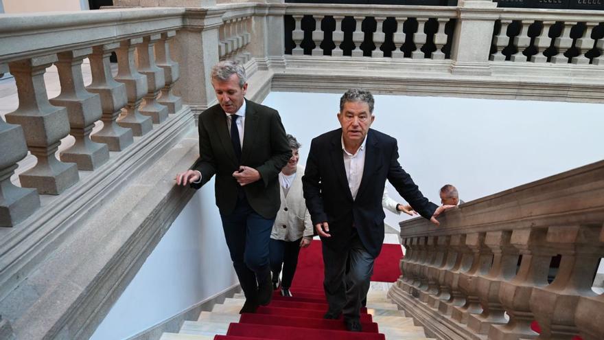 Alfonso Rueda y Miguel Anxo Fernández Lores durante su último encuentro oficial. | Rafa Vázquez