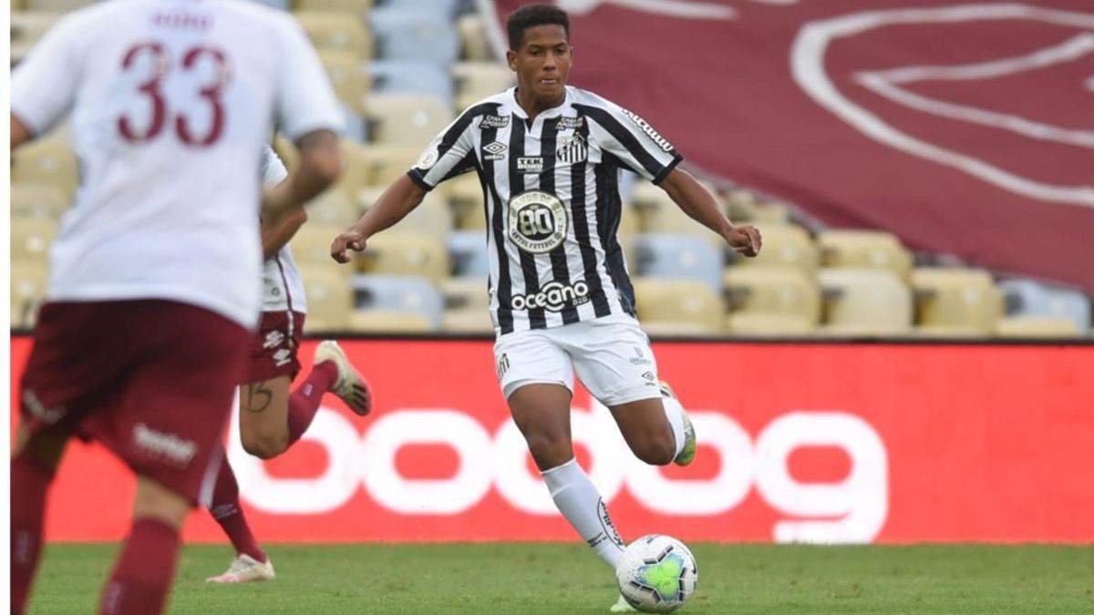 Ángelo Gabriel, debutando con el Santos en Maracaná