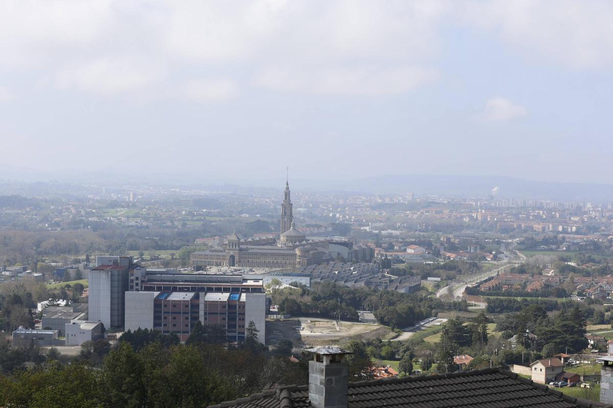 Vista de la parroquia de Cabueñes.