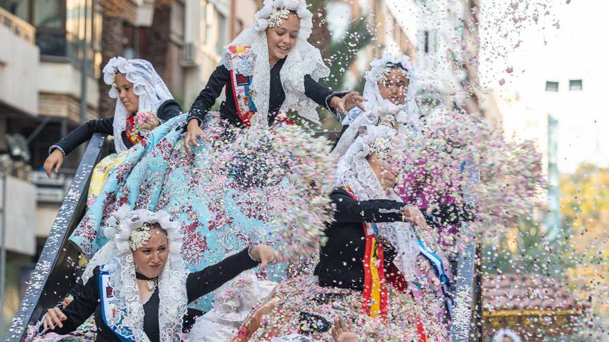 El confeti se demora en su ansiado regreso a Alicante