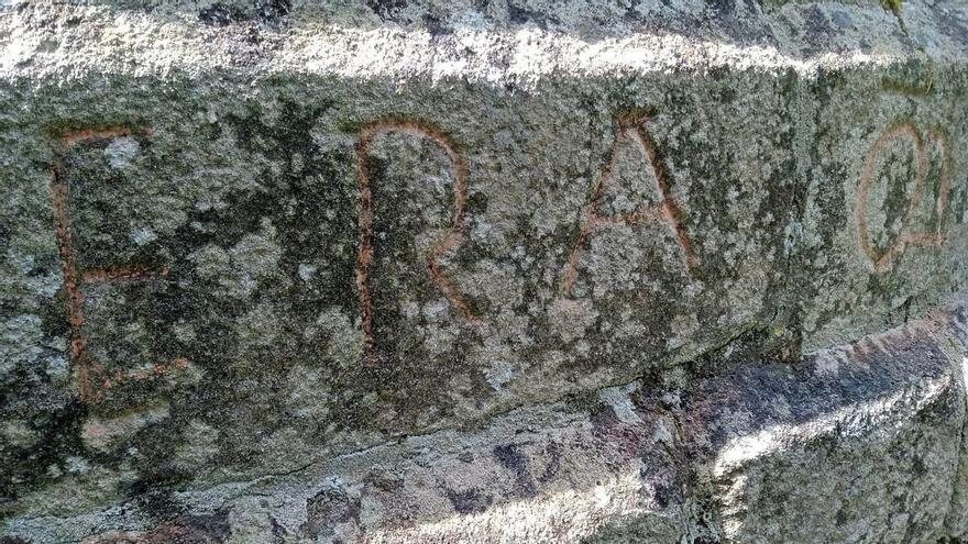 Vandalizan la inscripción fundacional del monasterio de Carboeiro